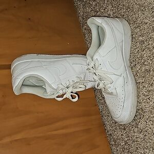 Men's Size 10 Nike Tennis shoe